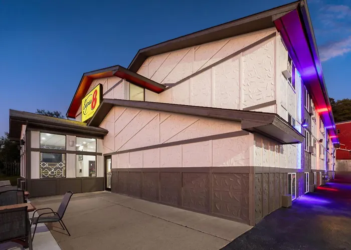 Super 8 By Wyndham Winona Mn